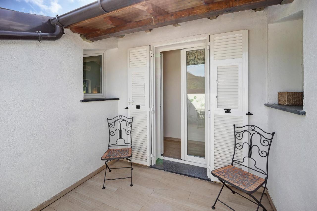 Mansarda Albero Verde Con Piscina Casanova Lerrone Εξωτερικό φωτογραφία